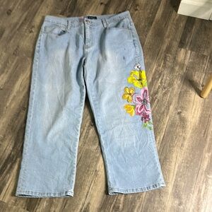 Floral‎ Embroidered Light Blue Jeans cropped